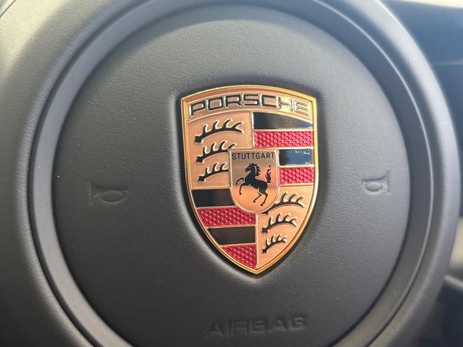 PORSCHE Taycan Photo 36