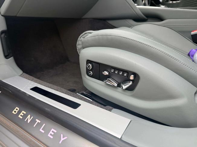 BENTLEY Flying Spur Photo 30
