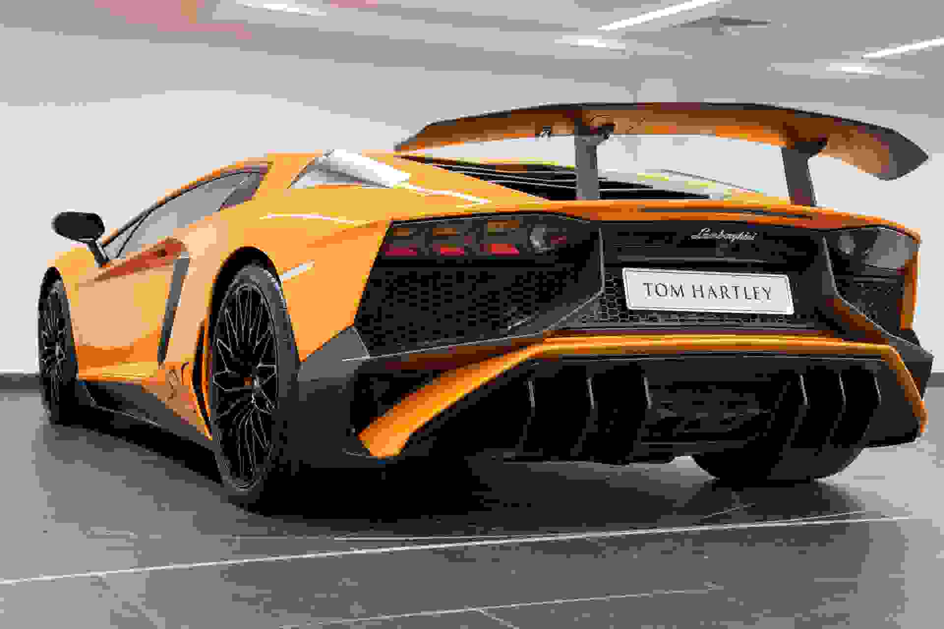 Lamborghini AVENTADOR Photo 47514ab9-2555-4b8a-af98-e527185adc9e.jpg