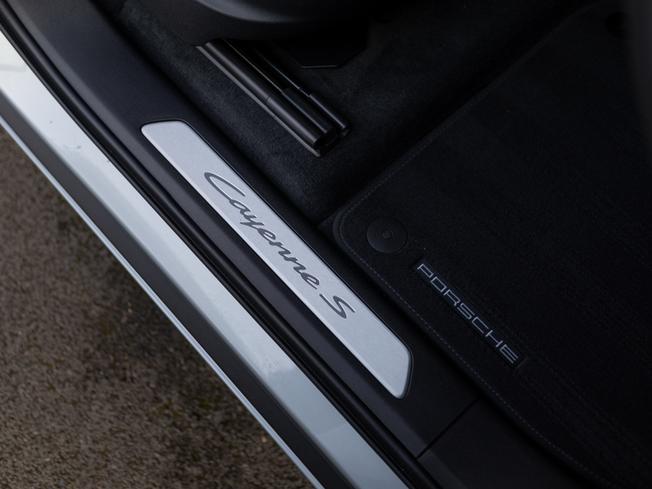 PORSCHE Cayenne Photo 29