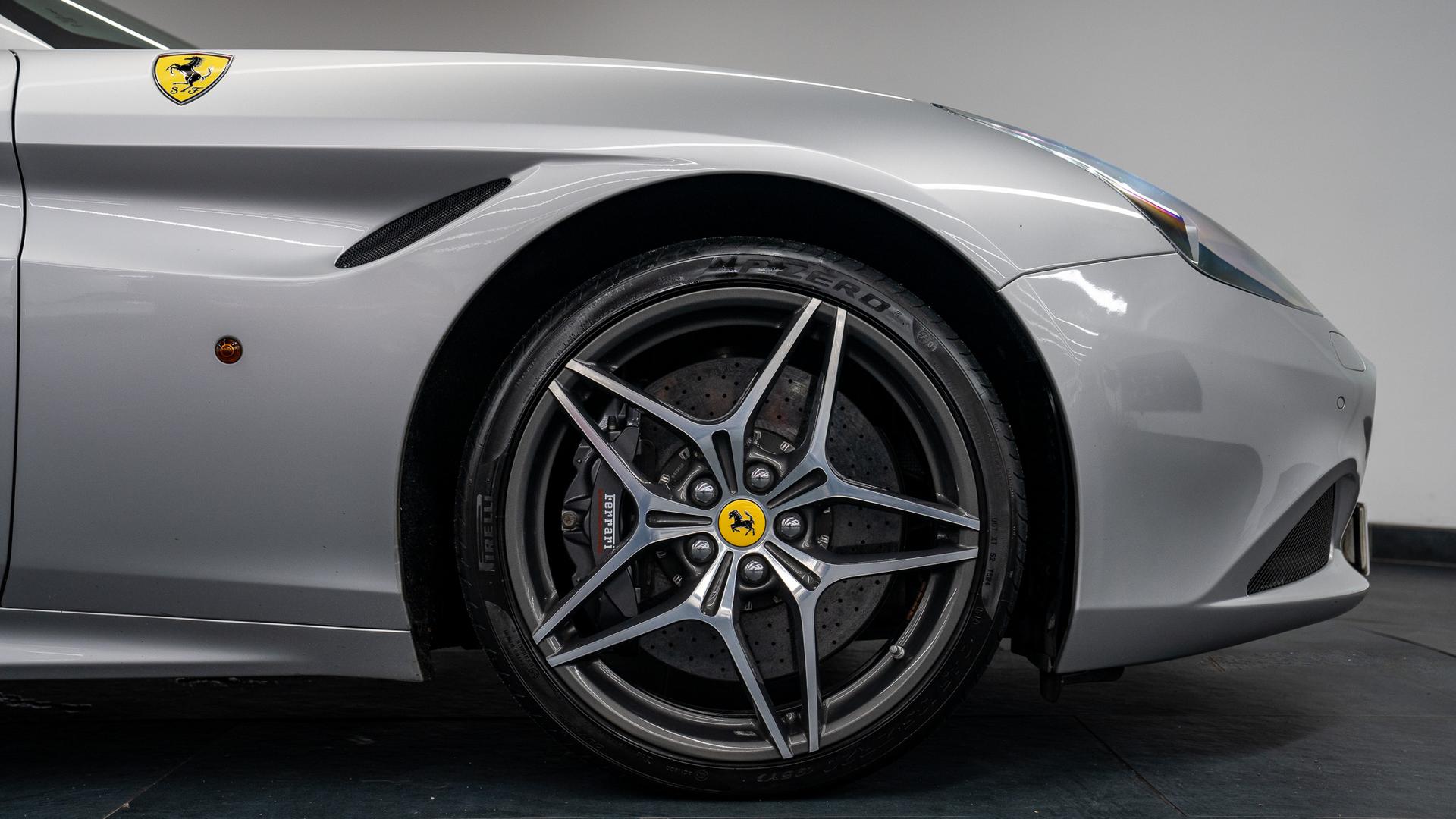 Ferrari California Photo 475cb1c0-ea2f-448d-b638-759a7ab99486.jpg