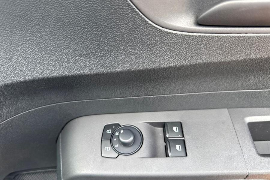 Ford TRANSIT COURIER Photo 477deb50-6f04-4c4c-9f6b-42af91c9bbf4.jpg