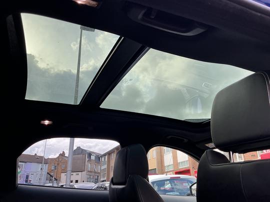 Jaguar F-PACE Photo 30