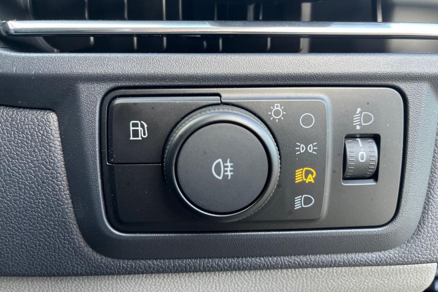 Ford TRANSIT CUSTOM Photo 479fd4a1-87fd-4bf4-9767-f4c8fca8e929.jpg
