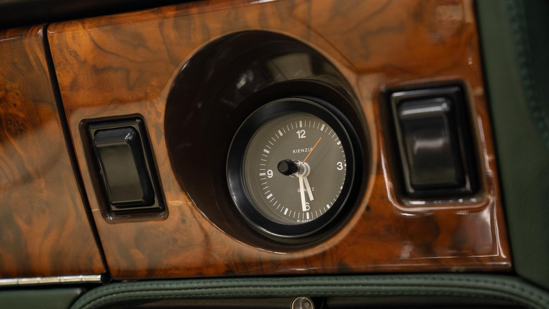 Aston Martin V8 Photo 47a55bd2-c53c-4e1a-bc7c-fb73c7b04ff2.jpg