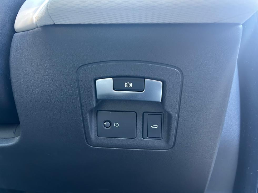 Land Rover Range Rover Velar Photo 47af9b43-d687-4351-ad7f-3bc091939dfd.jpeg