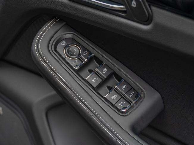 PORSCHE Macan Photo 23