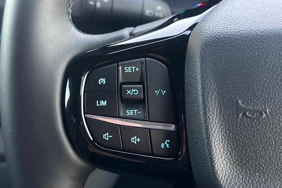 Used Ford TRANSIT CUSTOM CUSTOMPHEV02 24