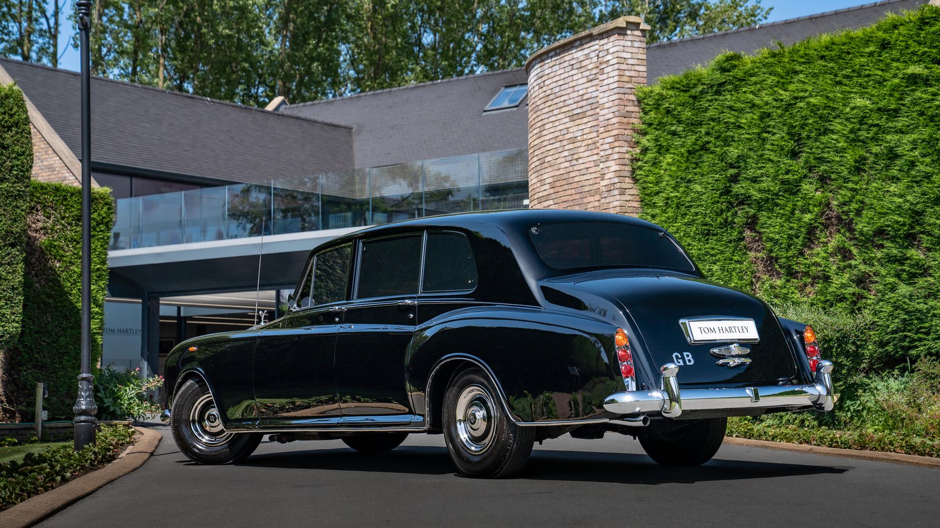 Rolls-Royce Phantom VI Limousine Photo 47d96ce8-1bf7-4796-bc61-bec32d0d0c93.jpg
