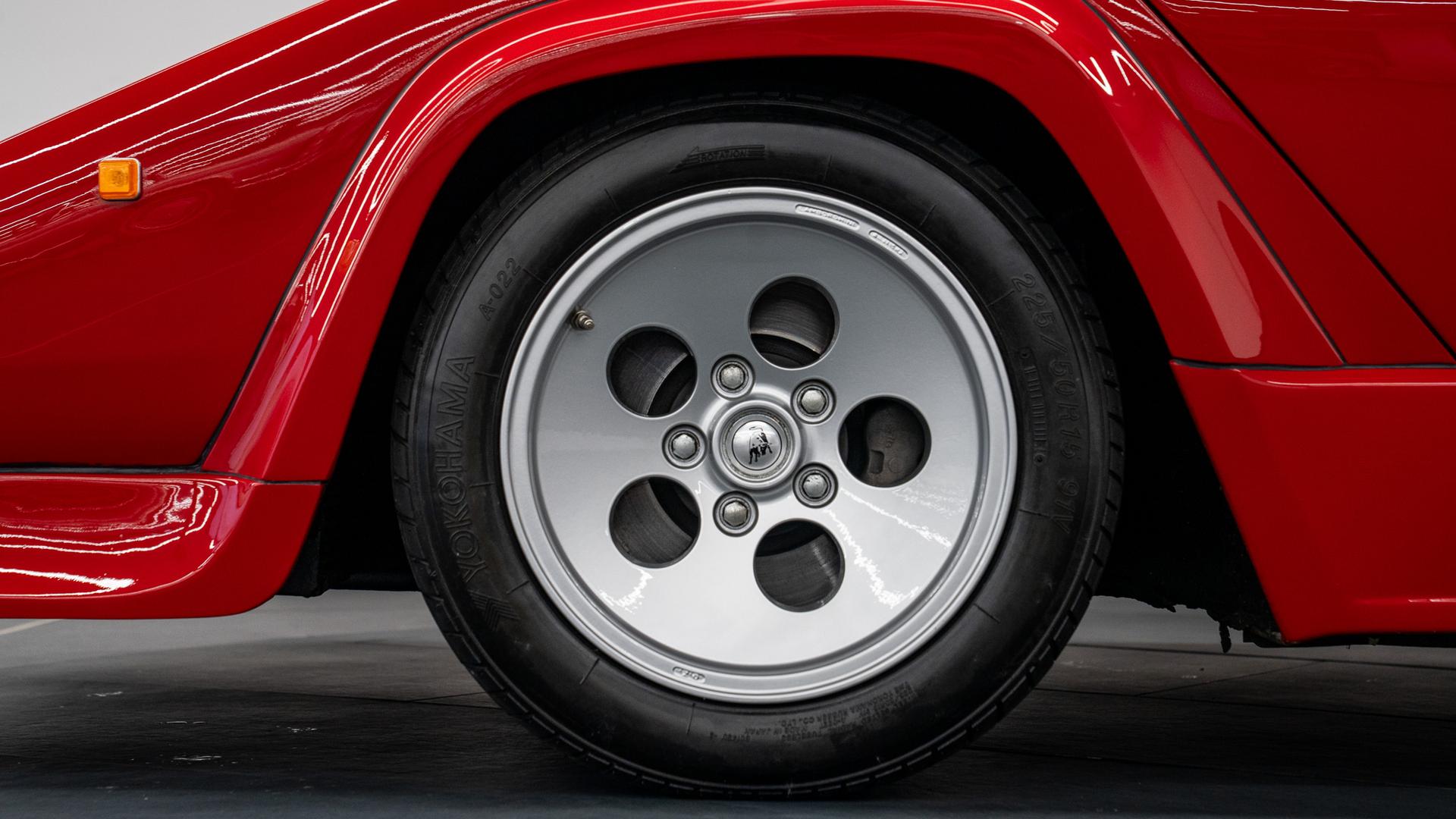 LAMBORGHINI Countach Photo 47e0a95e-85a3-45bf-ac90-be1d6c620051.jpg