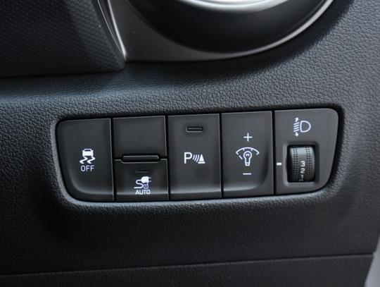 Hyundai KONA Photo 47ef736c-ac9a-4760-9a95-a708c2cf5354.jpg