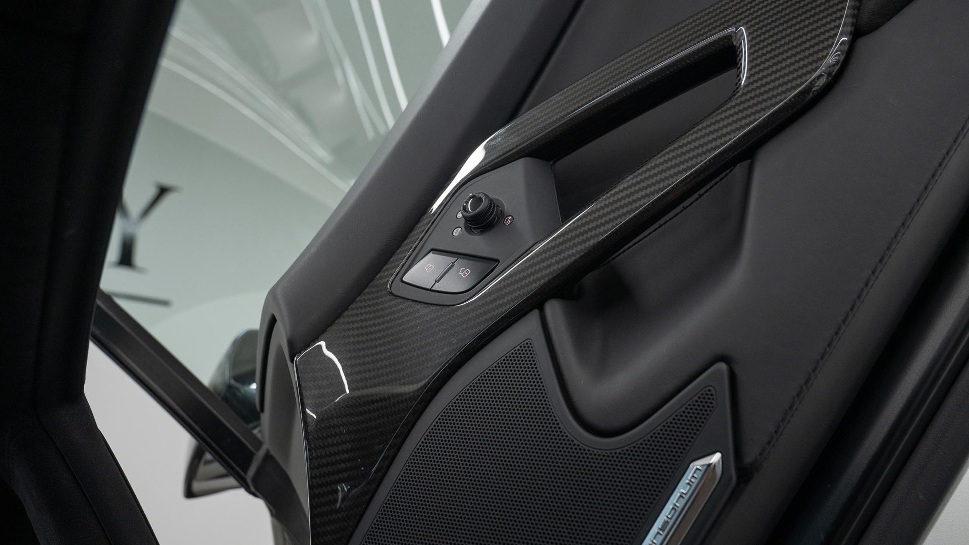 LAMBORGHINI Aventador Photo 4805d57e-a5a3-451f-8146-707f873da3ad.jpg