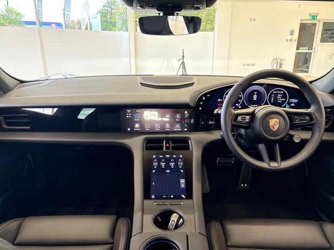 PORSCHE Taycan Photo 27
