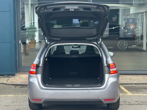 Peugeot 308 SW Photo 481714f2-b91a-4e85-bd5a-cfc129401f02.jpeg
