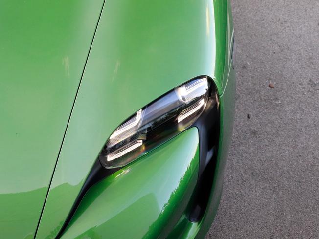 PORSCHE Taycan Photo 10