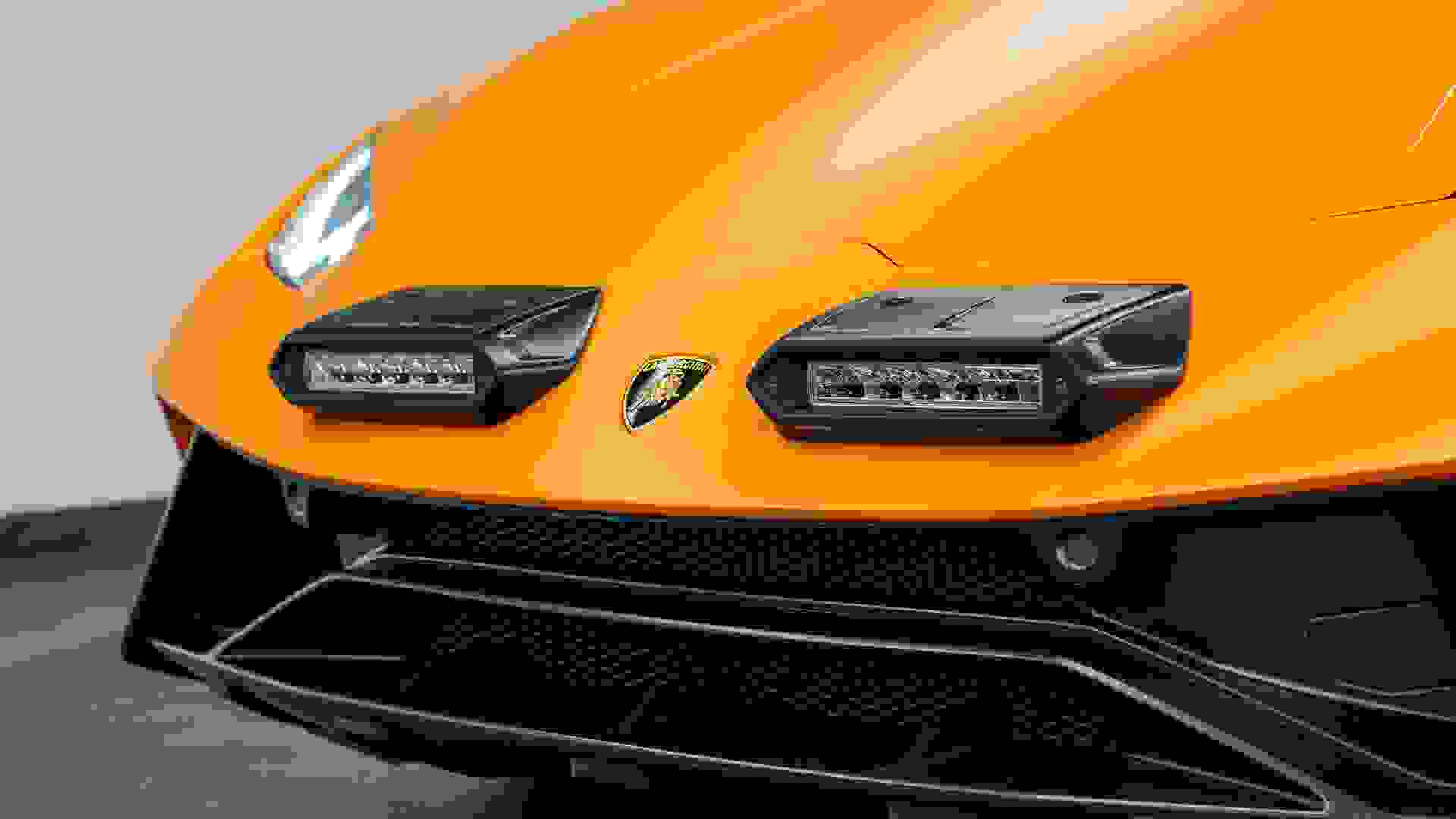 Lamborghini HURACAN Photo 482403e0-2aca-4d12-9869-5e2670a9dded.jpg