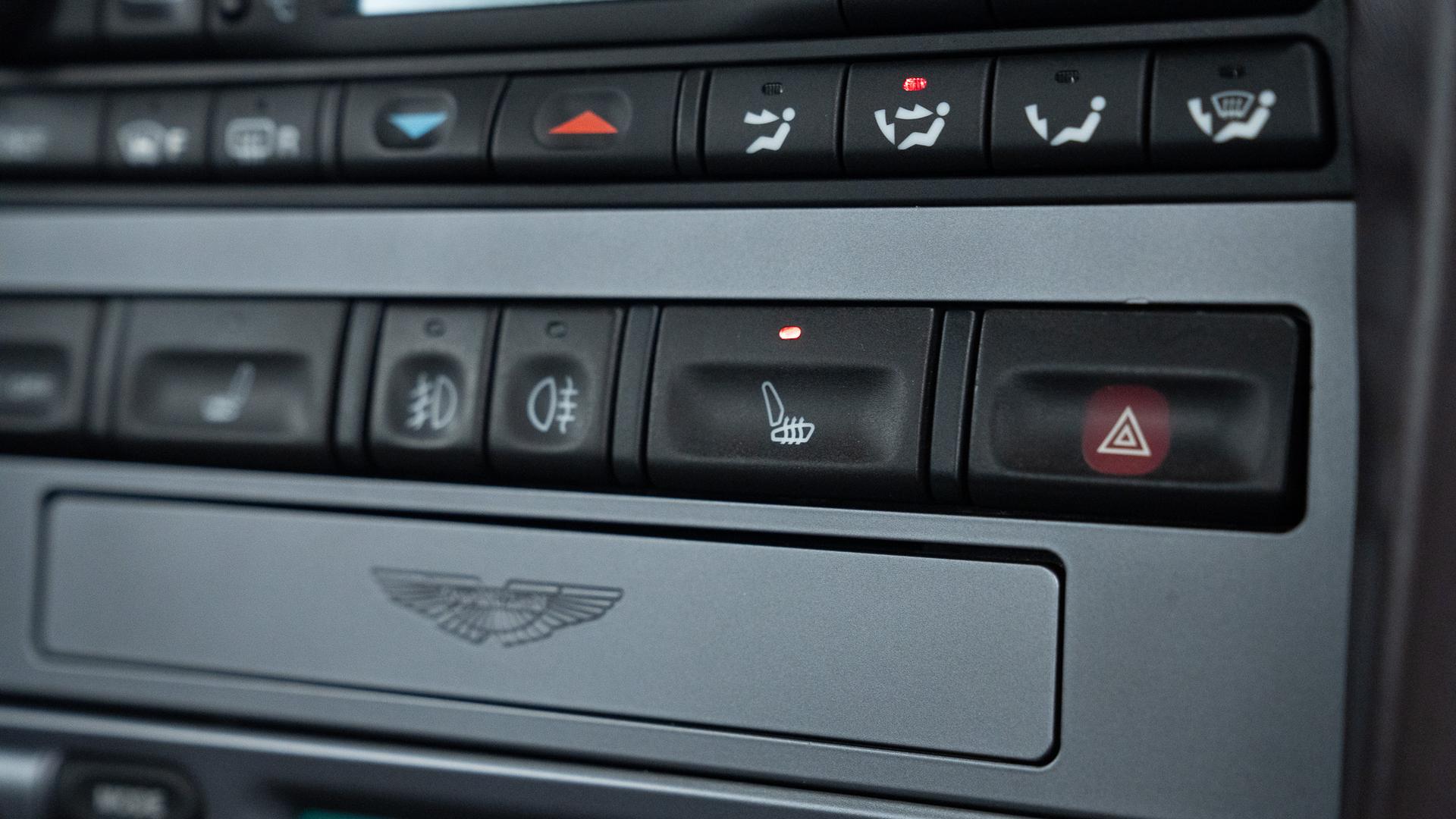 Aston Martin Vanquish Photo 482bd5d0-bdb4-42b8-b157-4a72d58396a4.jpg