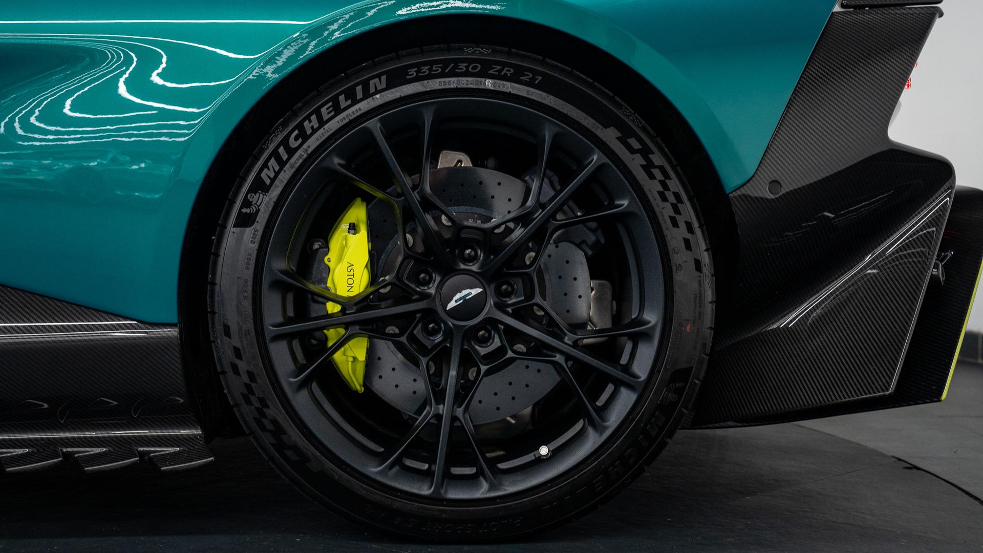 Aston Martin Valhalla Photo 482d0e05-0fd2-4fee-b996-ed0bc6c8689b.jpg