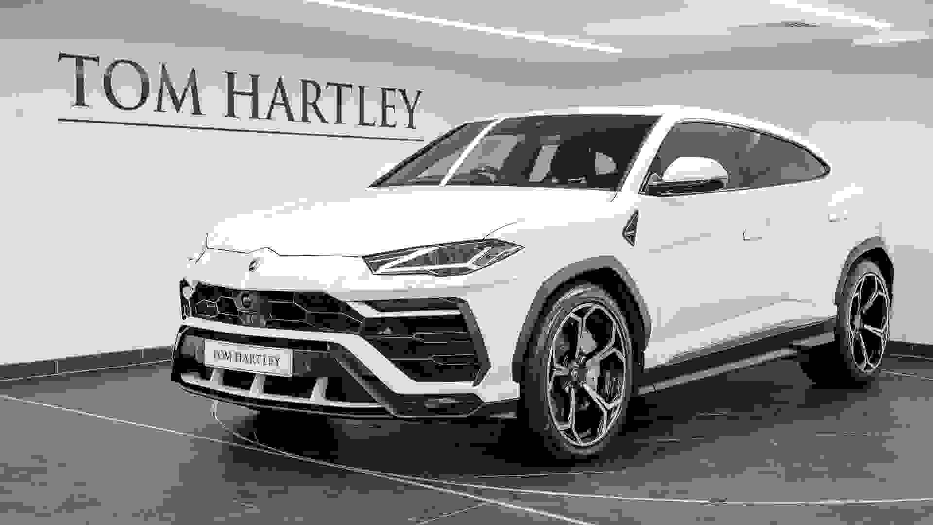 Lamborghini Urus Photo 48349936-dade-4499-92d0-e0e3f6b20197.jpg