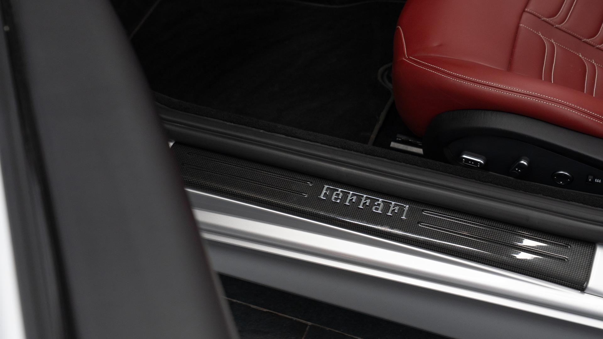 Ferrari California Photo 483cadbf-77a4-4854-834b-a5c6c73b71a6.jpg
