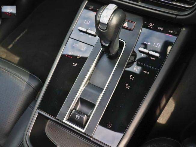 PORSCHE Macan Photo 31