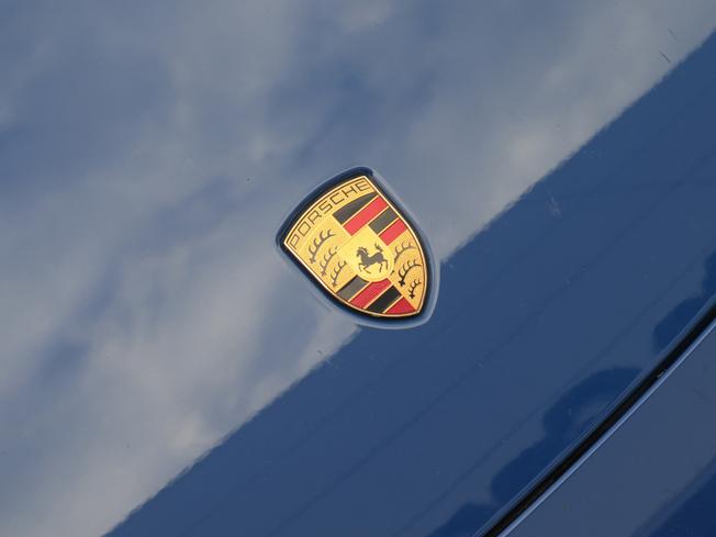 PORSCHE Taycan Photo 11