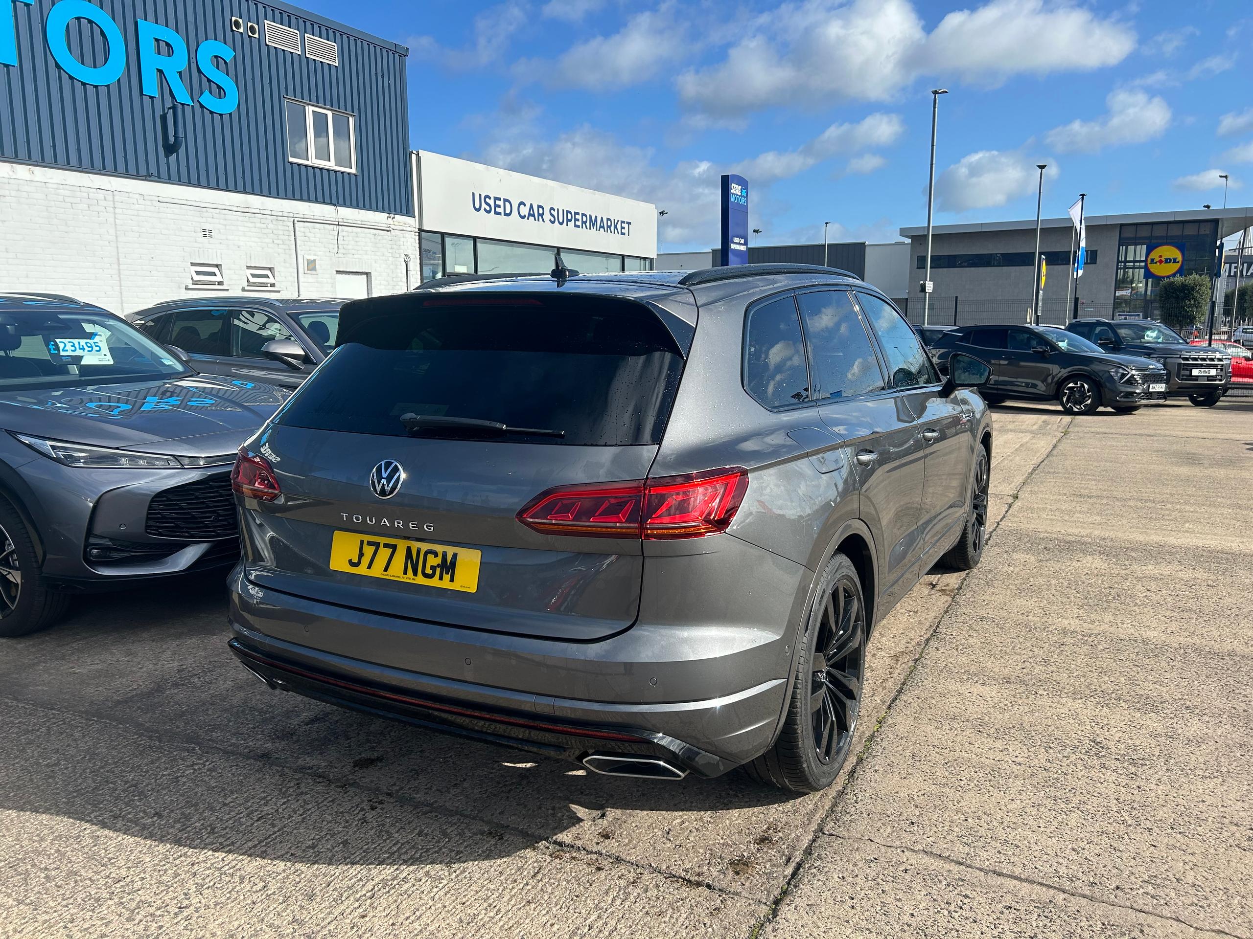 2021 Volkswagen Touareg 3.0 TDI V6 Black Edition SUV 5dr Diesel Tiptronic 4Motion Euro 6 (s/s) (286 ps) - vehicle photo 4 for sale on PureCar