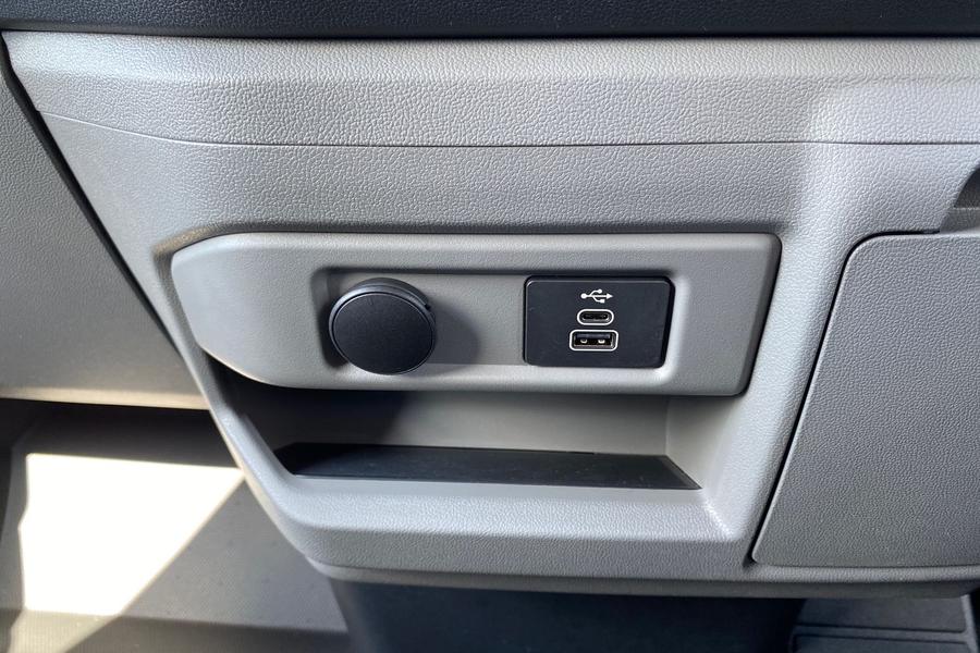 Ford TRANSIT CUSTOM Photo 48806a1f-1c26-428d-86e3-3e6e6b1a2b51.jpg