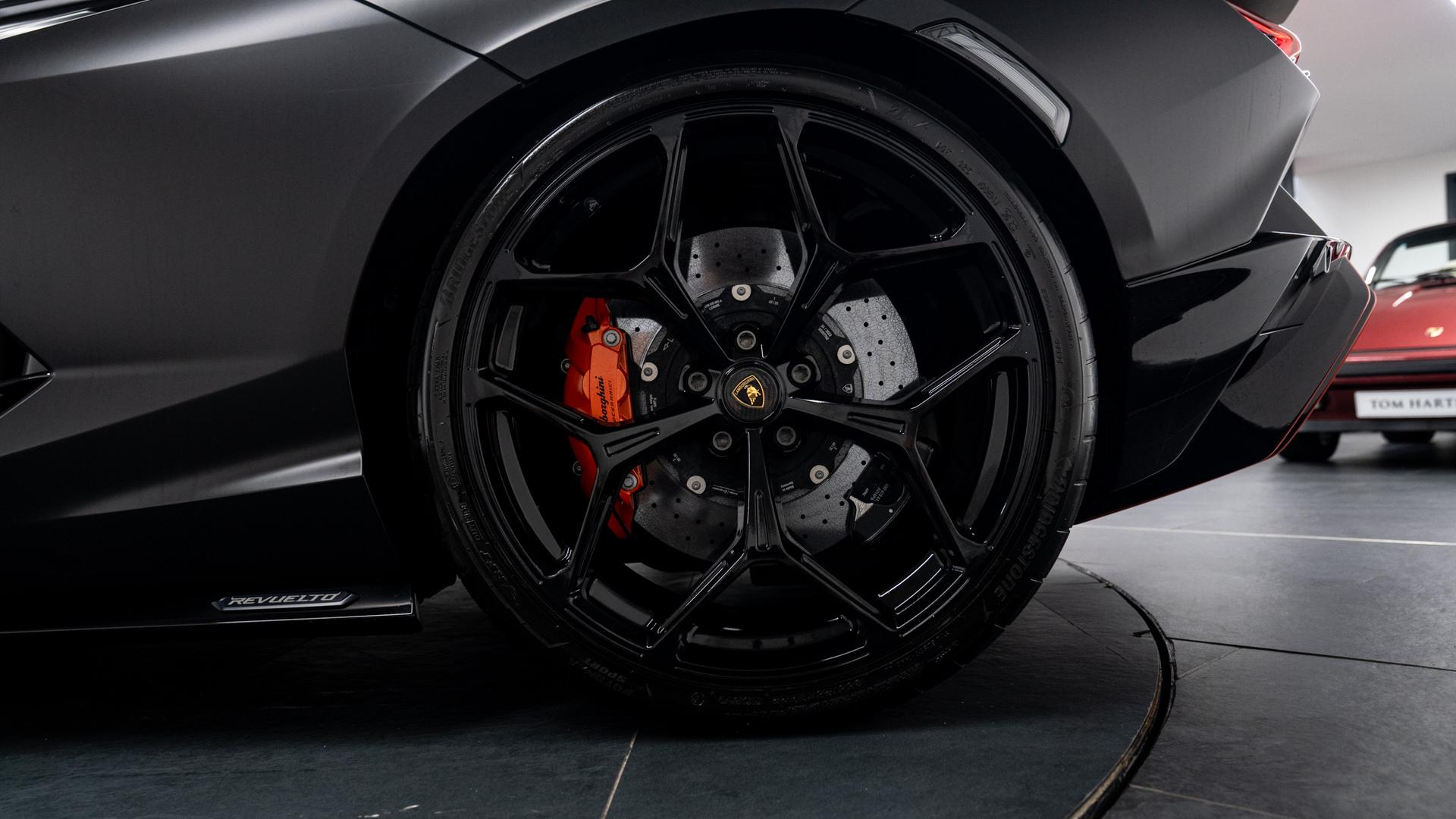 LAMBORGHINI Revuelto Photo 48814765-f114-4d70-b5bb-62fac69e1177.jpg
