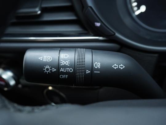 Mazda CX-30 Photo 48883410-c8cf-46a5-b4b4-37b56442db4e.jpg
