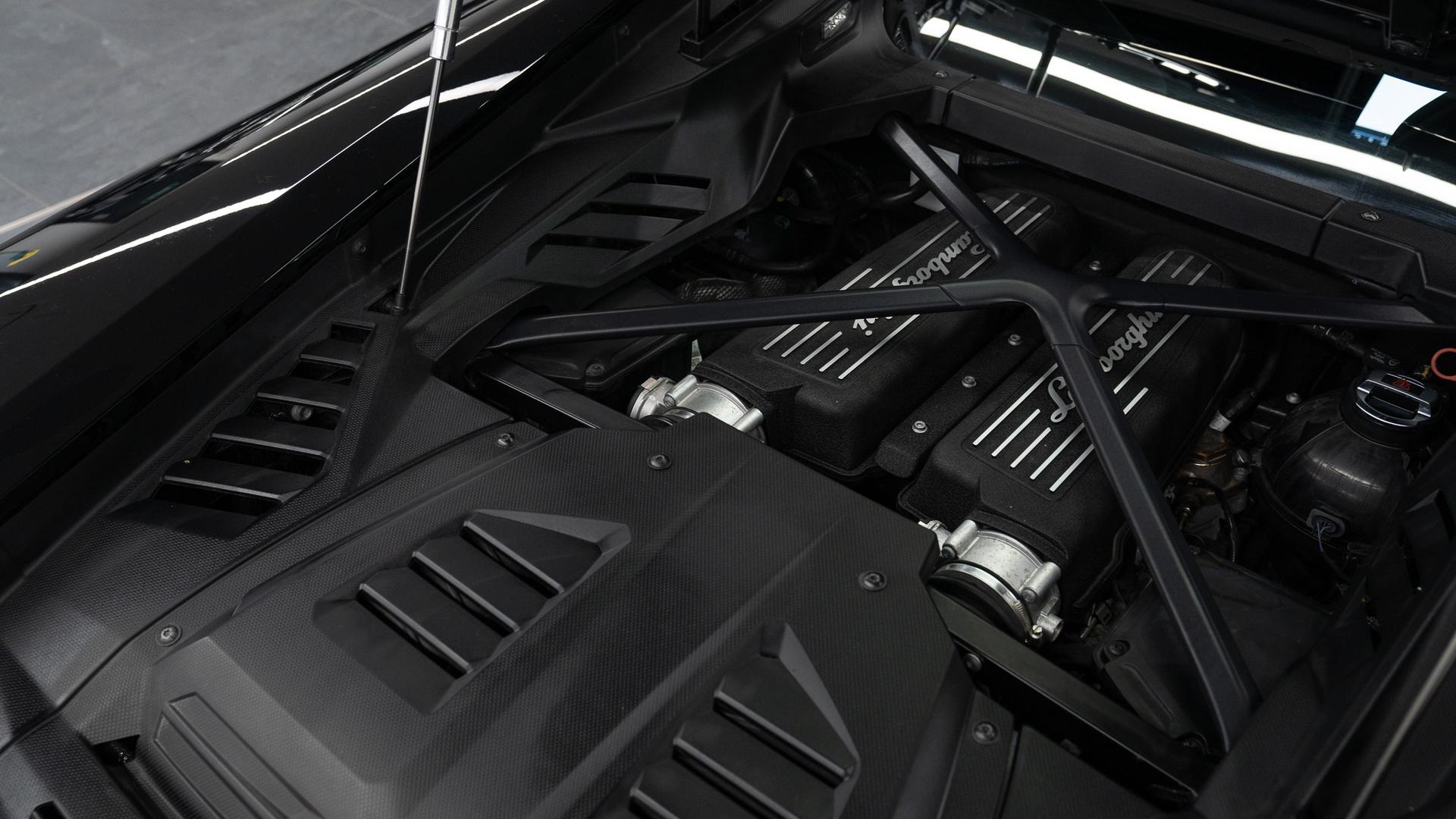 LAMBORGHINI Huracan Photo 488a8e61-9ff0-42b7-8edf-f2fa7311e375.jpg