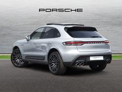 PORSCHE Macan Photo 2