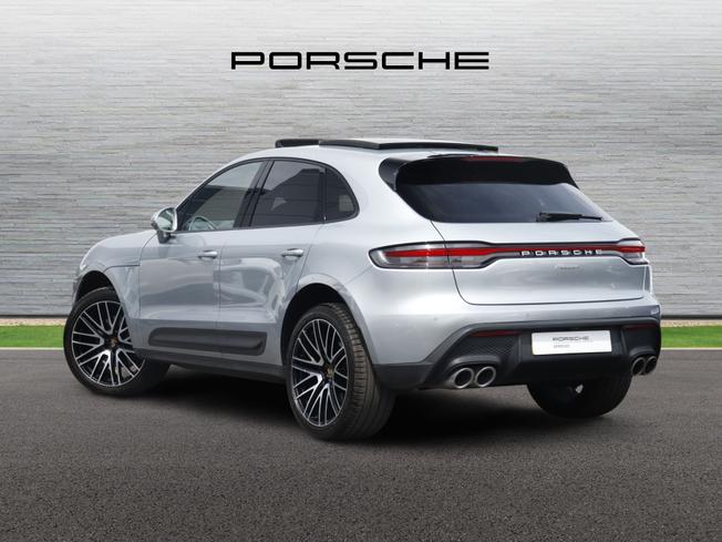 PORSCHE Macan Photo 2