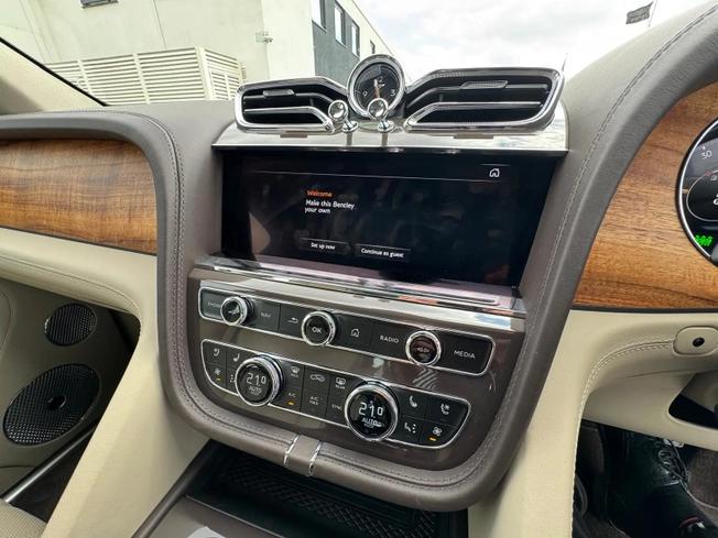 BENTLEY Bentayga Photo 20
