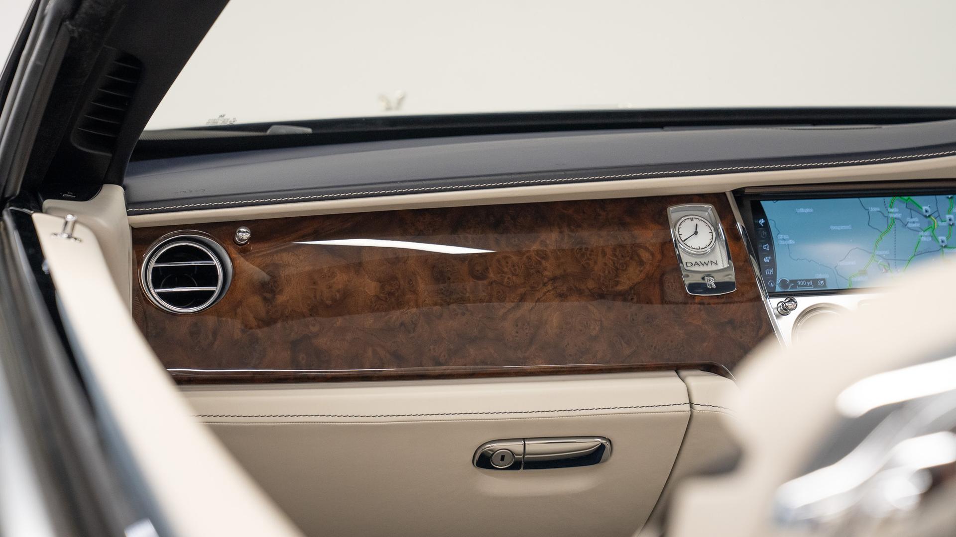 Rolls-Royce Dawn Photo 48cca07b-8cb7-4b67-98ab-35518bd3ea46.jpg