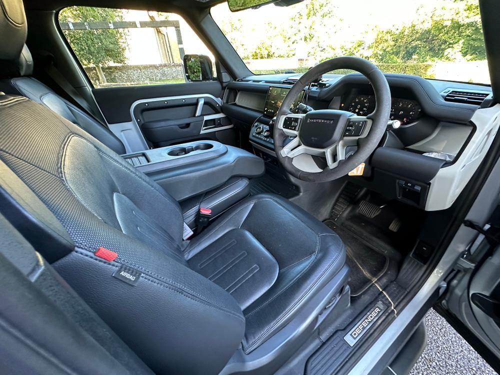 Used Land Rover Defender 90 GUI37 23