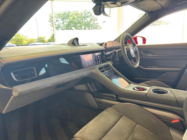 PORSCHE Taycan Photo 43