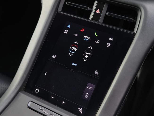 PORSCHE Taycan Photo 20