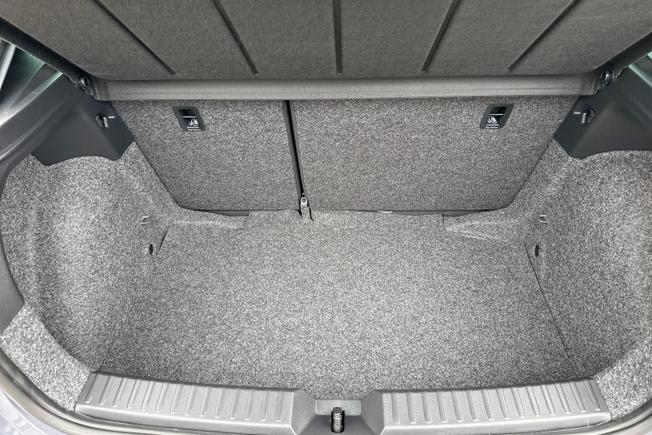 SEAT Ibiza Photo 12