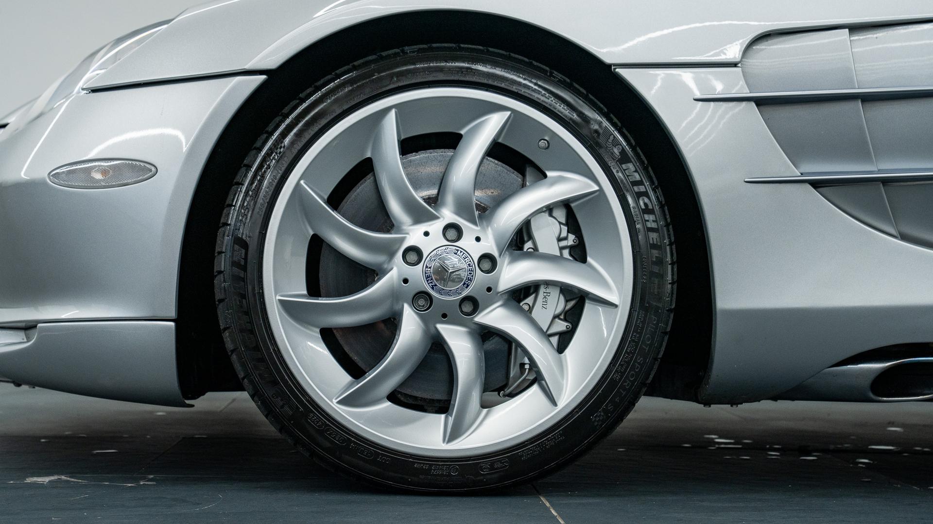 Mercedes-Benz McLaren Photo 48e5ad91-9f0f-4779-8503-d48700c5159e.jpg