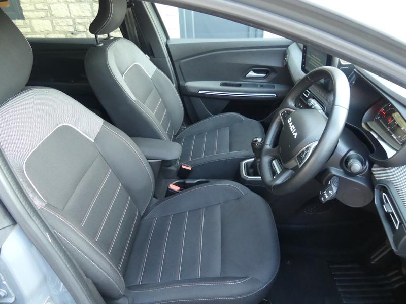 Dacia Jogger Photo 48f50c8d-be3d-4048-bd55-f47026abb422.jpg