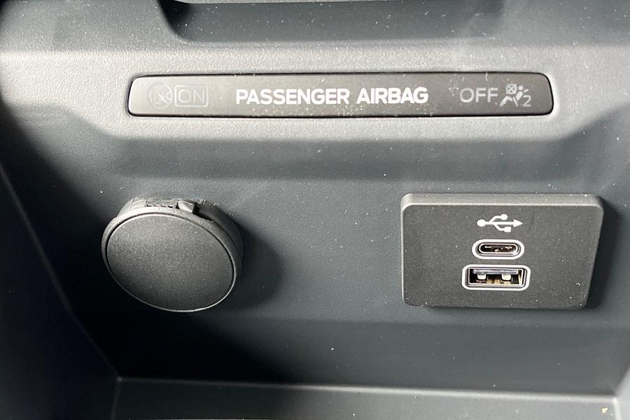 Ford TRANSIT COURIER Photo 48ffaae7-49b0-4d8a-bf9e-6bbfd557edf1.jpg