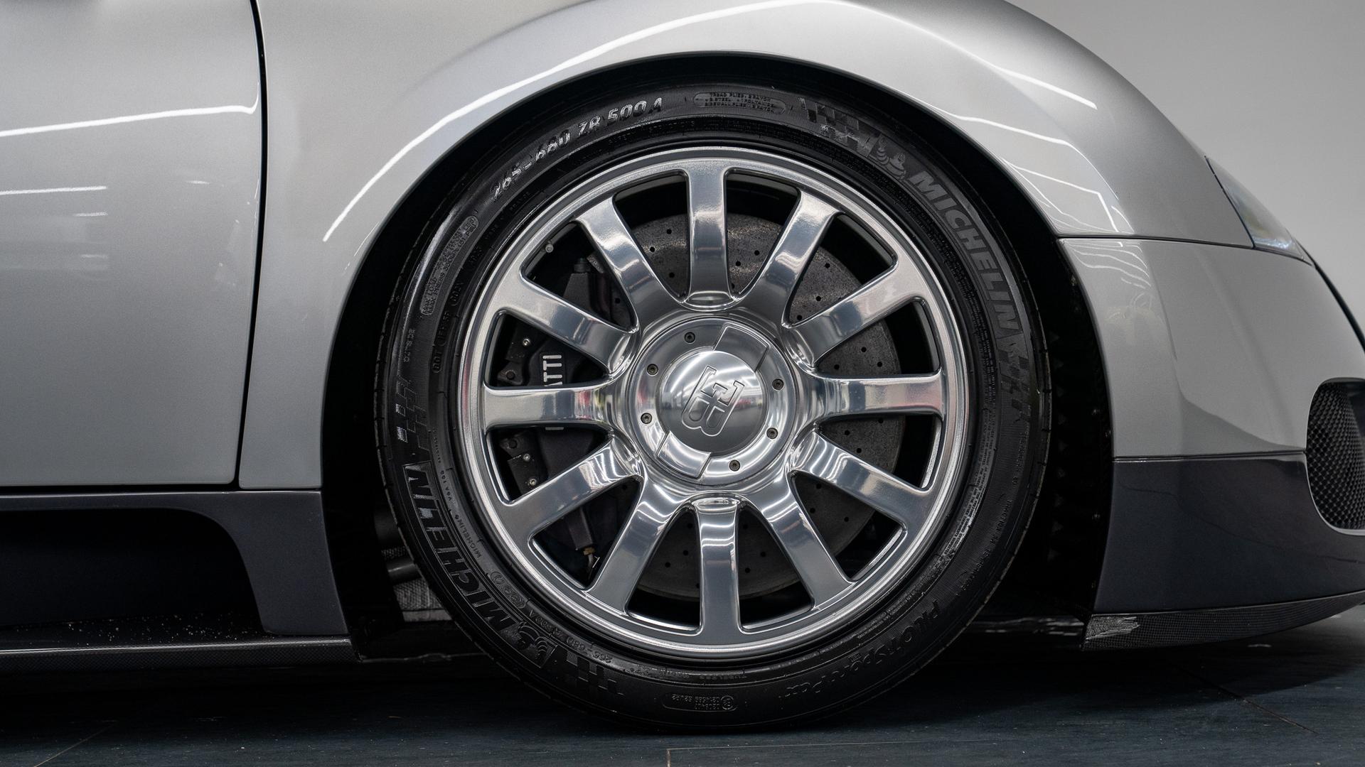 Bugatti Veyron Photo 49234720-5024-4c82-9921-4e000fb744c6.jpg