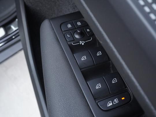 Volvo XC40 Photo 49313b0e-c891-41e0-827c-3210621d16bd.jpg