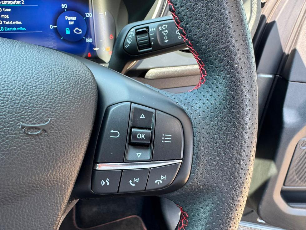 Ford Kuga Photo 4956d78d-d399-4b99-bc83-6218942edd4b.jpeg