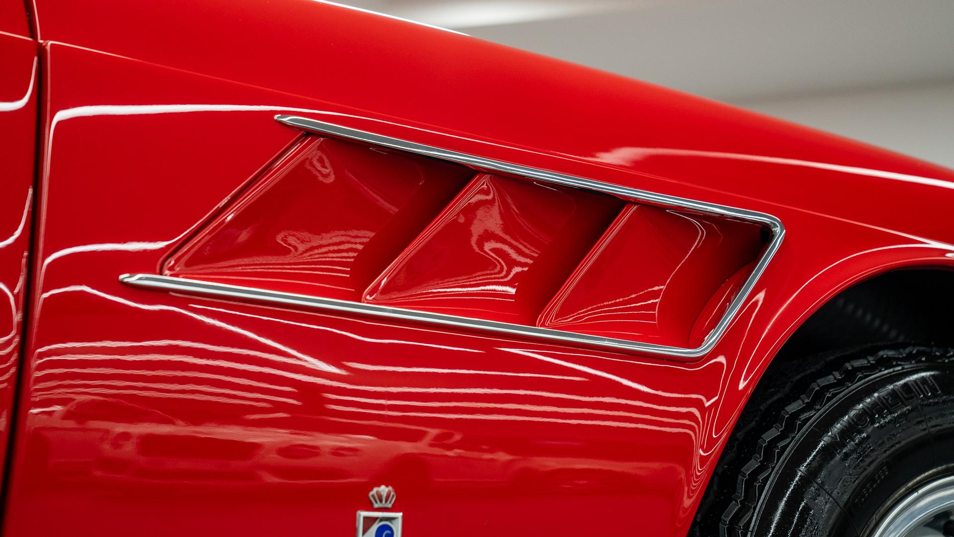 Ferrari 275 GTS Photo 49588794-f609-457d-9683-3d8720044983.jpg