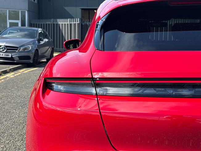 PORSCHE Taycan Photo 13