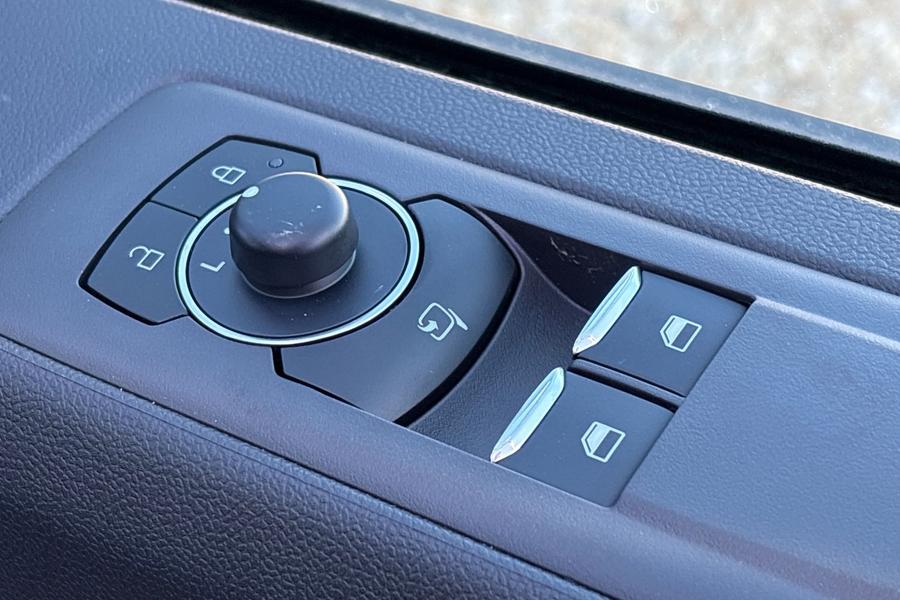 Ford E-TRANSIT CUSTOM Photo 4965c910-72d5-462c-979a-f8cda3d4a61d.jpg