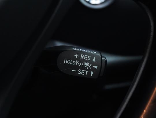 Toyota C-HR Photo 497daa37-c31c-48fc-90fc-462e230a751a.jpg