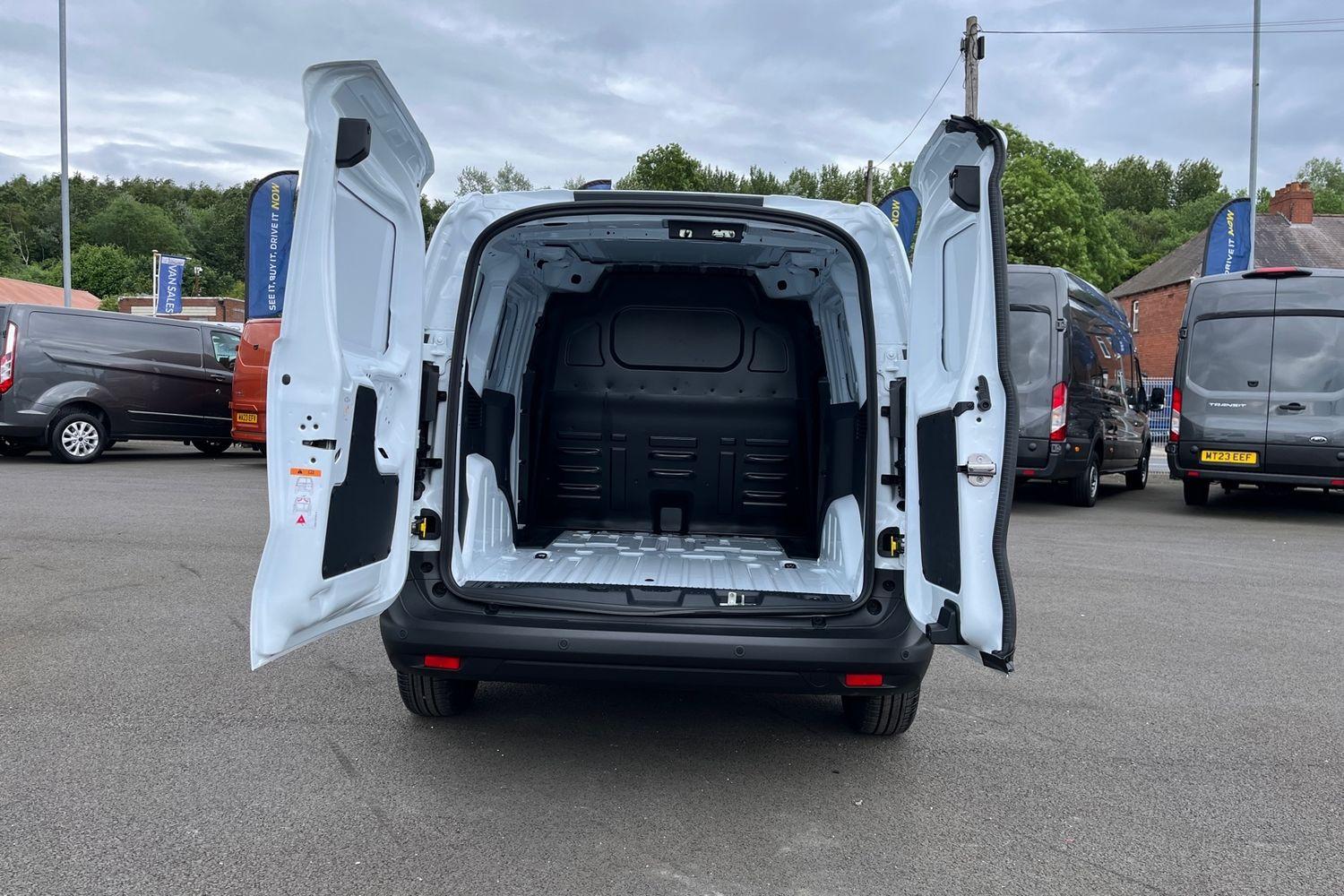 Ford TRANSIT COURIER Photo 6